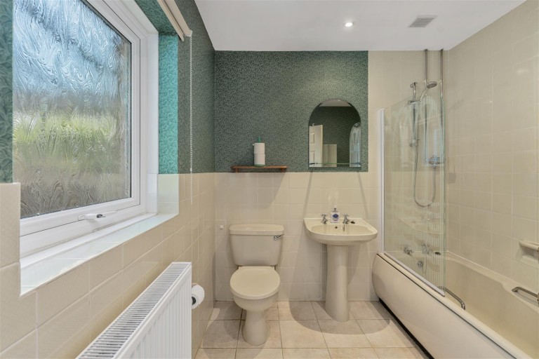 Images for Holland Rise, Kings Sutton - no upward chain