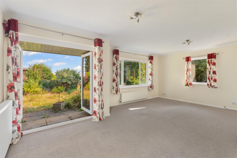 Images for Holland Rise, Kings Sutton - no upward chain