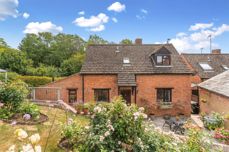 Images for Chestnut Road, Mollington - Stunning garden
