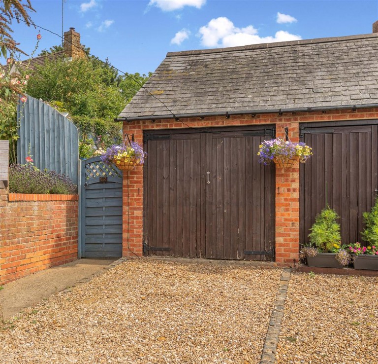 Images for Chestnut Road, Mollington - Stunning garden