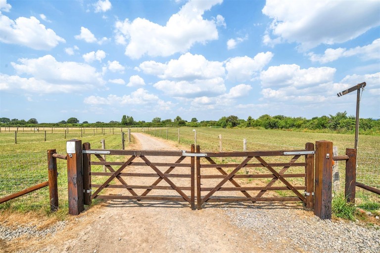 Images for Barrack Livery Yard, Coulston, Westbury