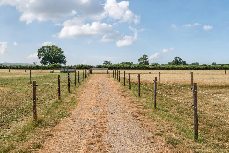 Images for Barrack Livery Yard, Coulston, Westbury