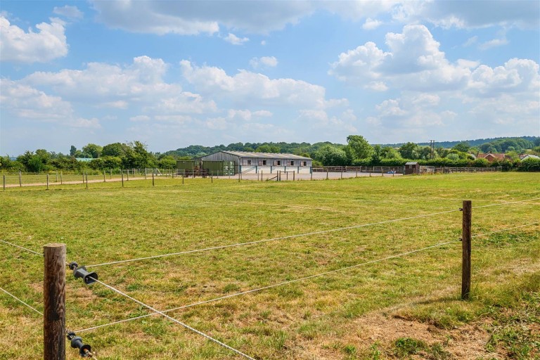 Images for Barrack Livery Yard, Coulston, Westbury