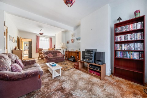 Click the photo for more details of Oxford Street, Rugby, CV21