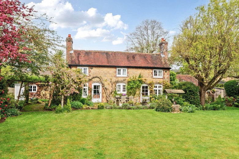 Click the photo for more details of Hawksfold Lane West, Fernhurst, GU27