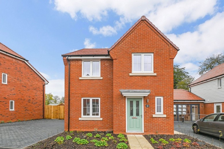 Click the photo for more details of Fontwell Avenue, Eastergate, PO20