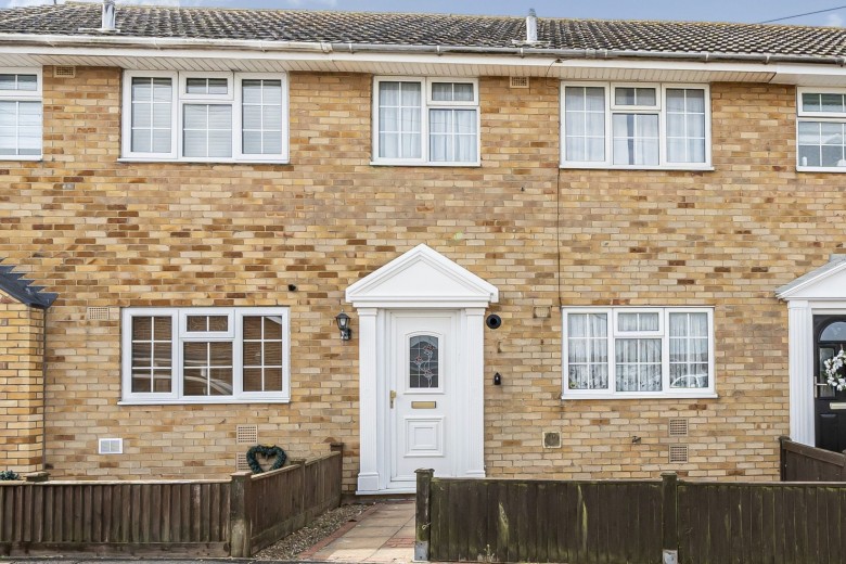 Click the photo for more details of Glen Crescent, Selsey, PO20