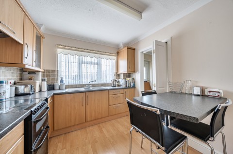 Click the photo for more details of Glen Crescent, Selsey, PO20