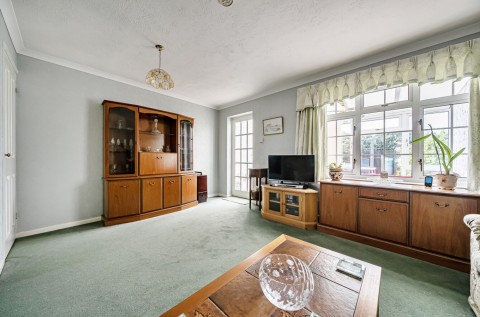 Click the photo for more details of Glen Crescent, Selsey, PO20