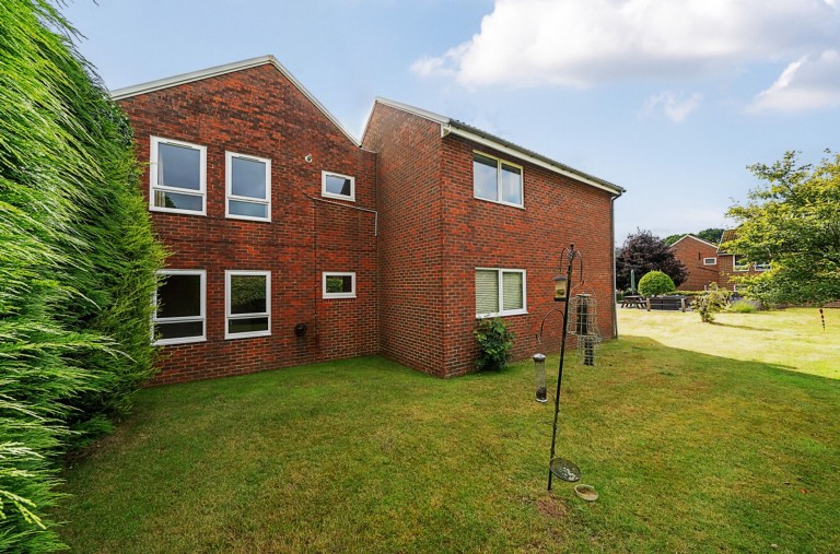 Images for Moggs Mead, Petersfield, GU31