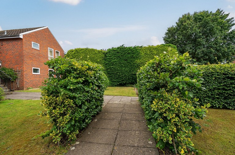 Images for Moggs Mead, Petersfield, GU31