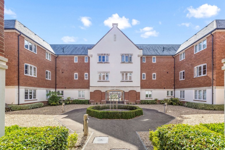 Click the photo for more details of Longhurst Avenue, Horsham, RH12
