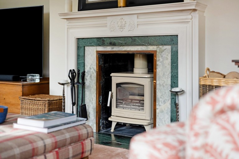 Images for Newpound Lane, Wisborough Green, RH14