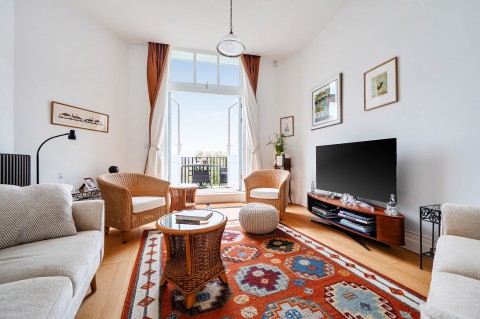 Click the photo for more details of Kings Drive, Midhurst, GU29