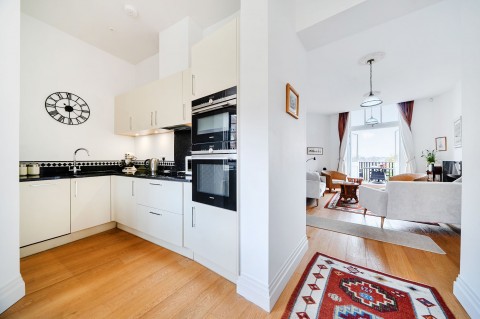 Click the photo for more details of Kings Drive, Midhurst, GU29
