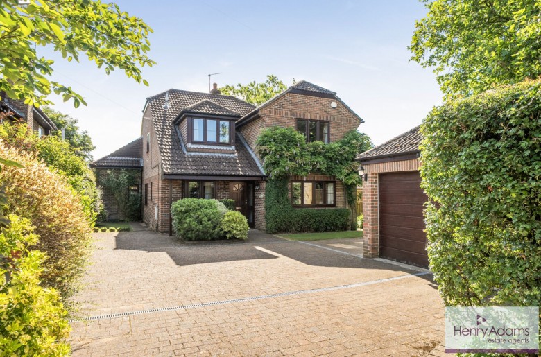 Click the photo for more details of Kidmore Lane, Denmead, PO7
