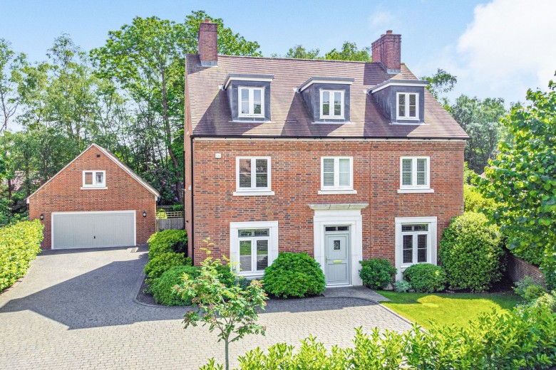 Click the photo for more details of Brackenwood, Midhurst, GU29