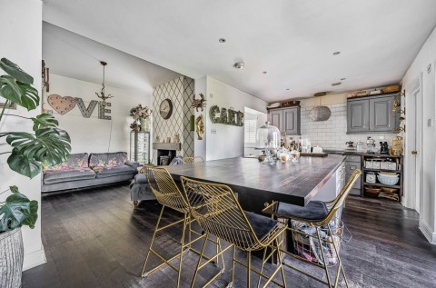 Click the photo for more details of East Street, Selsey, PO20