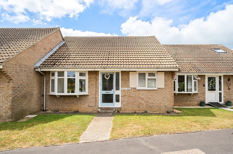 Click the photo for more details of Oxford Close, West Wittering, PO20