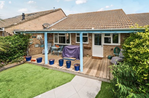 Click the photo for more details of Oxford Close, West Wittering, PO20