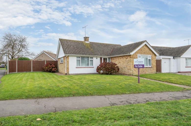 Click the photo for more details of Leonora Drive, Nyetimber, PO21