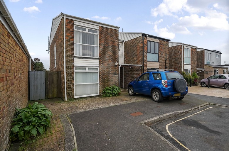 Click the photo for more details of Silverdale Close, Pagham, PO21