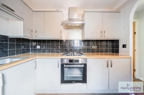 Click the photo for more details of Wellington Avenue, Whitehill, GU35