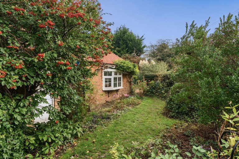 Images for Hilland Road, Billingshurst, RH14