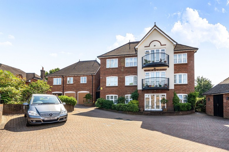 Click the photo for more details of High Street, Haslemere, GU27