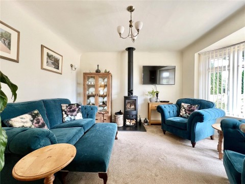 Click the photo for more details of Avenue Road, Walkford