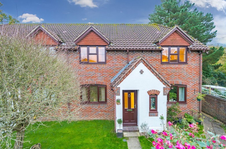 Click the photo for more details of Grenehurst Way, Petersfield, GU31
