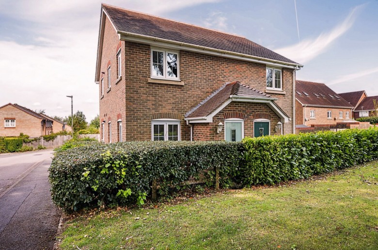 Click the photo for more details of Colwell Gardens, Haywards Heath, RH16