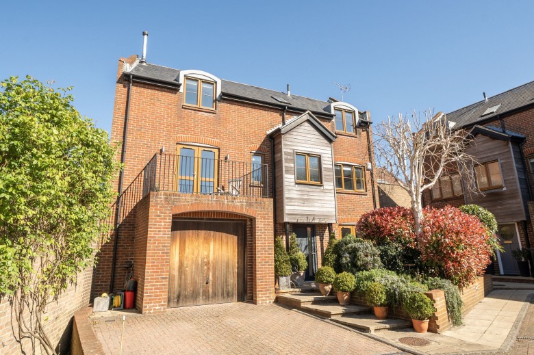 Click the photo for more details of Queen Street, Emsworth, PO10