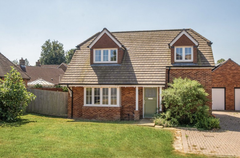 Click the photo for more details of Billy Fiske Close, Boxgrove, PO18