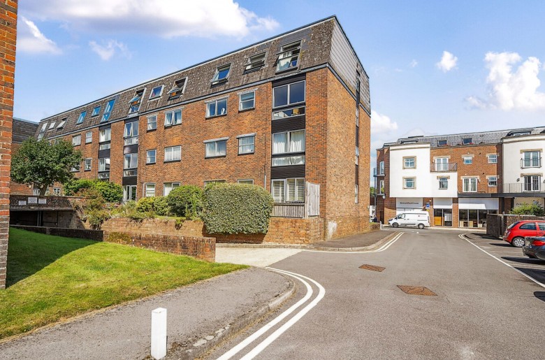 Click the photo for more details of Swan Street, Petersfield, GU32