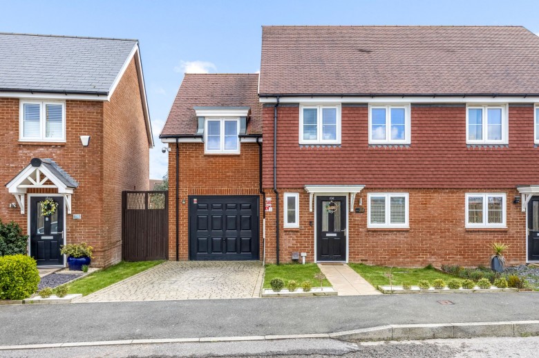 Click the photo for more details of Illett Way, Faygate, RH12