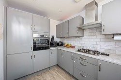 Images for Illett Way, Faygate, RH12