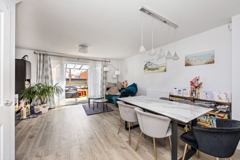 Images for Illett Way, Faygate, RH12