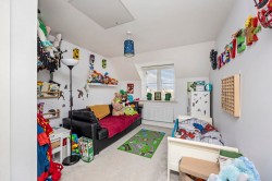 Images for Illett Way, Faygate, RH12