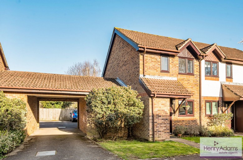 Click the photo for more details of Sandringham Road, Petersfield, GU32