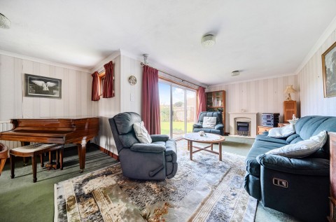 Click the photo for more details of Warner Road, Selsey, PO20