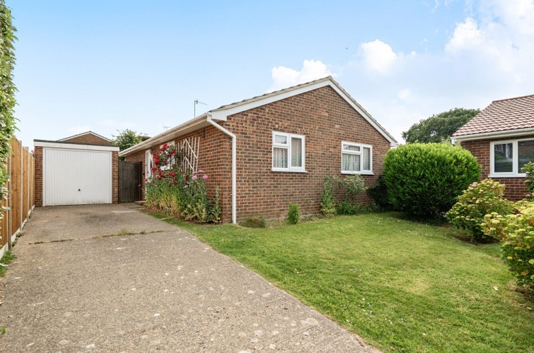 Click the photo for more details of Byron Close, Felpham, PO22