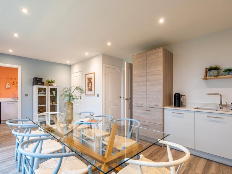 Click the photo for more details of Bartons Road, Havant, PO9