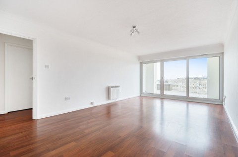 Click the photo for more details of East Bracklesham Drive, Bracklesham Bay, PO20
