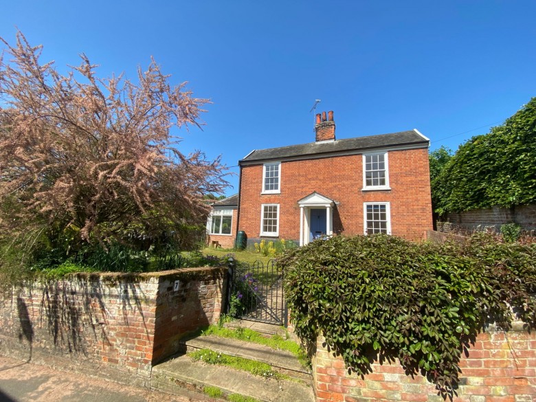 Click the photo for more details of Queens Head Lane, Woodbridge, Suffolk