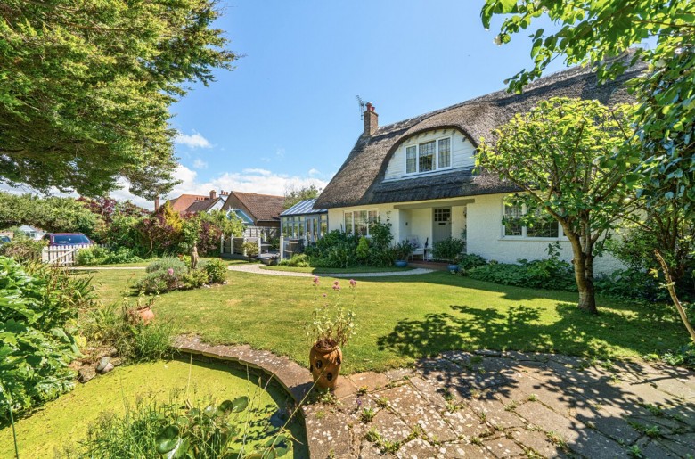 Click the photo for more details of 3 Beach Gardens, Selsey, PO20