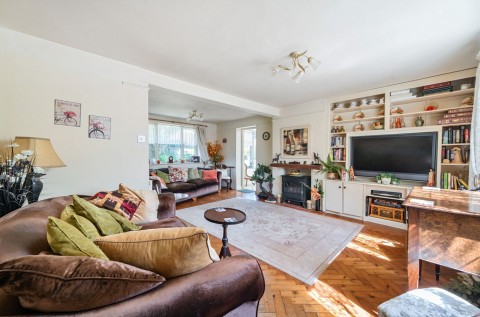 Click the photo for more details of 3 Beach Gardens, Selsey, PO20