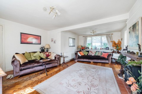Click the photo for more details of 3 Beach Gardens, Selsey, PO20