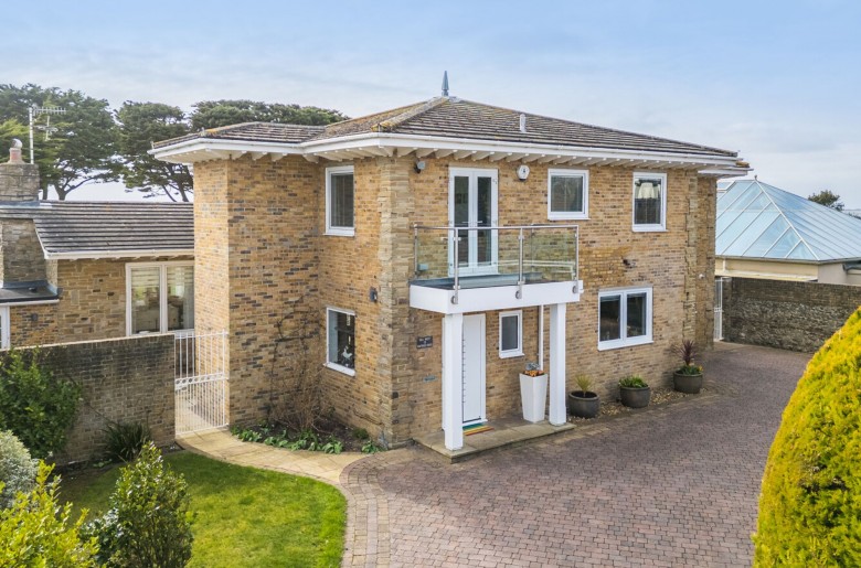 Click the photo for more details of 15 Waters Edge, Aldwick, PO21