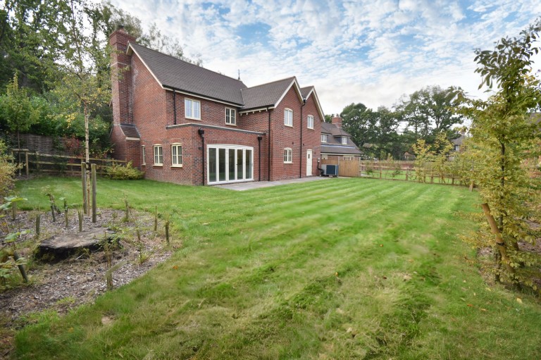 Images for 2 Constable Close, Fittleworth, RH20